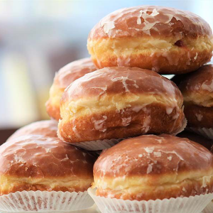 Pączek z marmoladą różaną